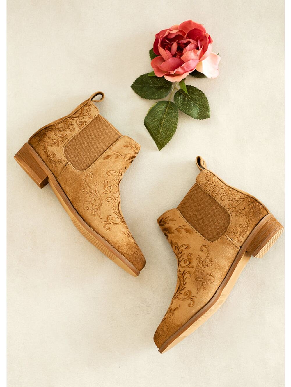 Joyfolie MiaJoy Chelsey Boot in Nutmeg Girl’s Size 12T